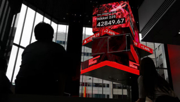 Shares Scale Fresh Peaks in Asia, Oil Eyes Ukraine Talks