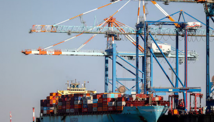 Euro Zone Economy Holds Up, Trade Surplus Surges on Exports to US