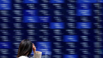 Asia Shares Retreat as Apple Price Hikes Rain on Chip Parade