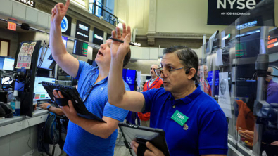Nasdaq Lags as AI Spending Concerns Weigh Ahead of Earnings