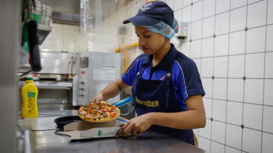Domino's India Operator Slumps to 2-Y Low, Quarterly Sales Growth Disappoints