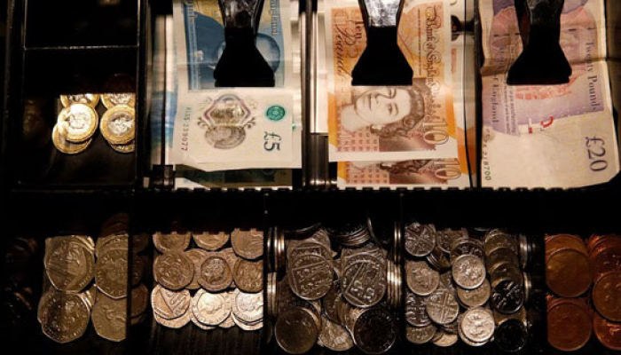 Sterling Heads for Weekly Loss as Fiscal Concerns Loom