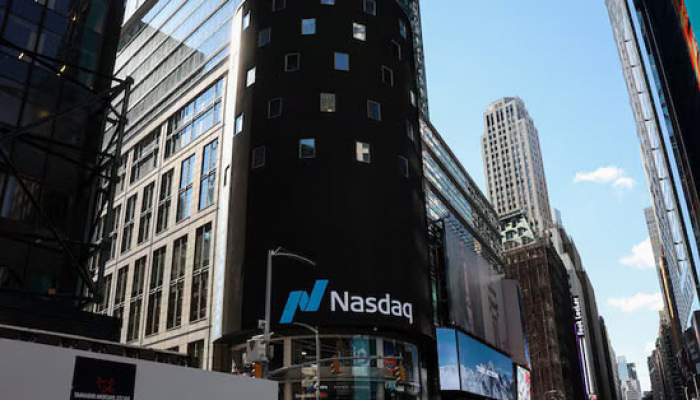 Nasdaq Sinks as AI Worries Hit Chipmakers