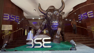 India Shares Fall; Crude Producers Jump on Sale Deregulation