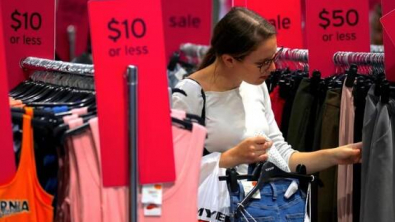 Australia Dec Retail Spending Nosedives in Warning for Economy
