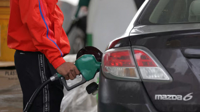 US Retail Sales Surge in March on Higher Gasoline Prices