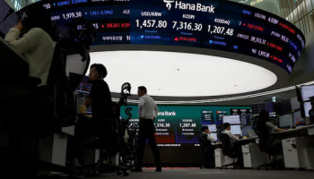 Asian Stocks Gain Weakly Ahead of Fed, Oil Drops