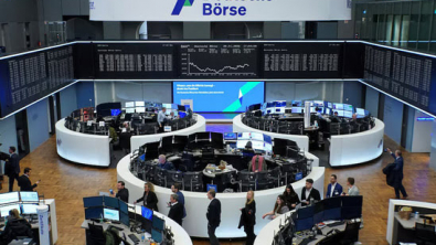 US, European Stocks Rise as Oil Steps Back and Crypto Rallies