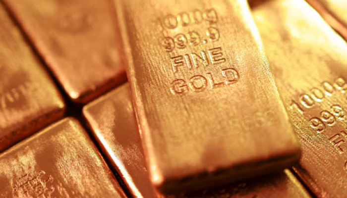 Gold Falls as Dollar Hovers Near 1-Month Peak; Fed in Focus