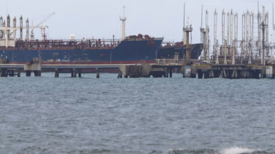 Oil Climbs on Concerns over Potential Iranian Supply Disruption amid Threats