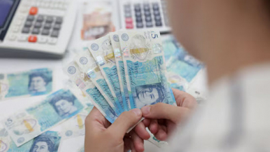 Pound Gains as Inflation Data Cements Future Rate Hike Bets