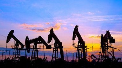 Oil Heads for 1st Weekly Gain in 3 as US-Iran Tensions Rise