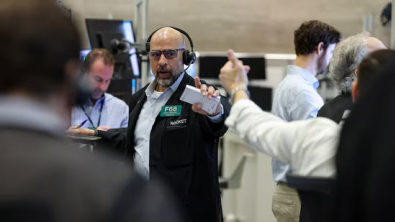 Wall Street Advances, Investors Bet on Mideast de-Escalation