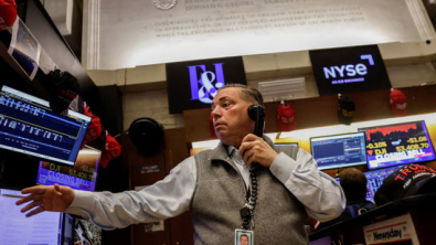 Tech Selloff Weighs Down Wall Street as Bond Yields Climb