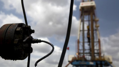 Oil Prices Firm, Investors Weigh Supply Outlook and Venezuelan Uncertainties