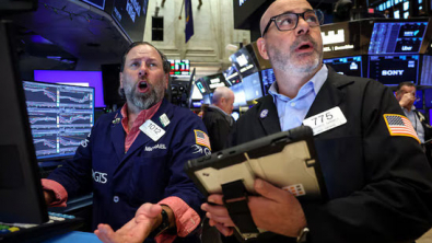 S&P 500, Nasdaq Rise as Tech, Chipmakers Rebound