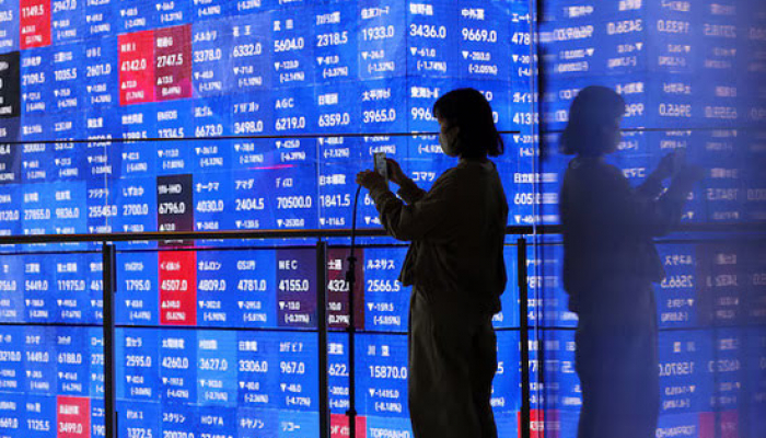 Asian Stocks Gain, Oil Slips as Iran Talks Progress