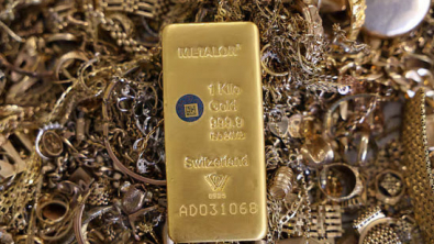 Gold Steady as Markets Gauge Mideast Tensions, Fed Bets