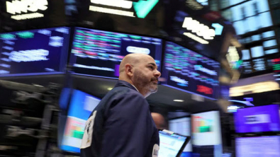 S&P 500, Nasdaq Snap Winning Streaks after Powell, Treasury Auction