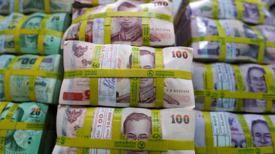 Tech-Led Selloff Drags Asian Stocks; Indonesia Tumbles on Moody's Outlook Cut