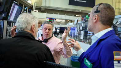 Wall St Notches Monthly Declines on Combined AI, Tariff, Geopolitical Uncertainty