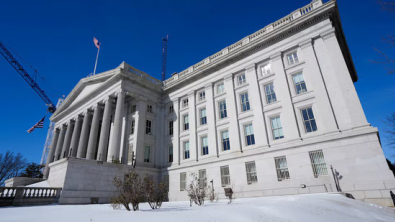 US Treasury Yields Seen Lower, but Conviction Wavers
