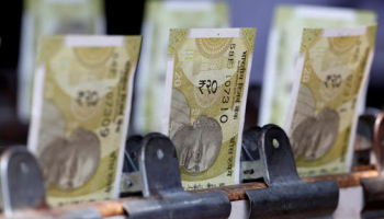 INR Drops, Forward Premiums Climb after RBI Relaxes Currency-Supporting Curbs