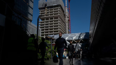 UK Jobs Market Downturn Eases as Pay Pressure Rise, Survey