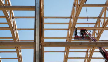 France's Services Sector Contracts in Mar, Middle East War Hits Demand, PMI