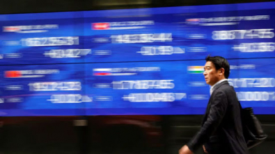 Asia Stocks Stumble over Slipping Yuan