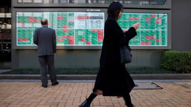 Yields Stuck near Lows, Stocks Sag as Markets await Powell's Policy Clues