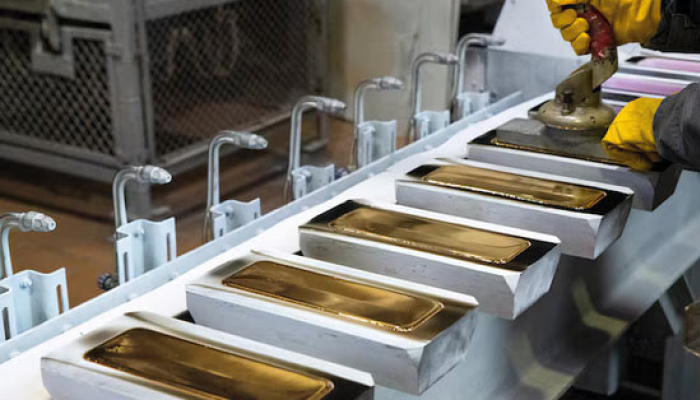 Gold Dips as Mideast Tensions Lift Oil; Fed Minutes Eyed