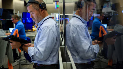 S&P 500 Ends Down as Oil Tops $100 per Barrel