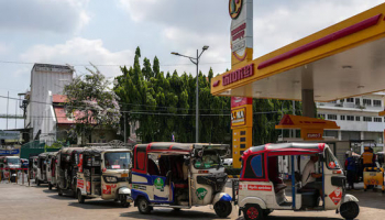 Fuel-Thirsty Asian Countries Line Up for Russian Oil