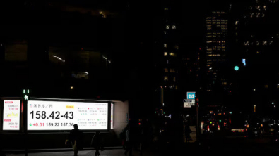 Yen Weakens, Asian Markets Reopen to Renewed Tariff Turmoil