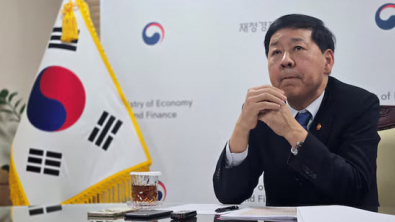 S.Korea Finmin Vows Response to Market Volatility