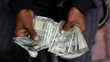 Rupee Ends Flat, Hemmed in by RBI Iintervention, Oil Pangs