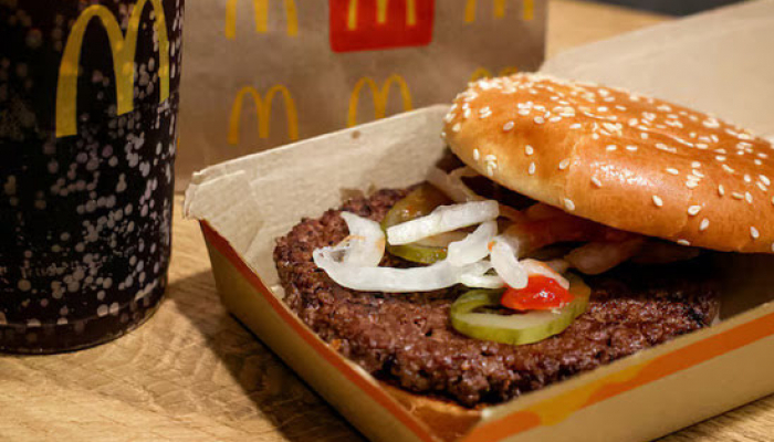 McDonalds Traffic Flat on Inflation; Shares Dip on Capex