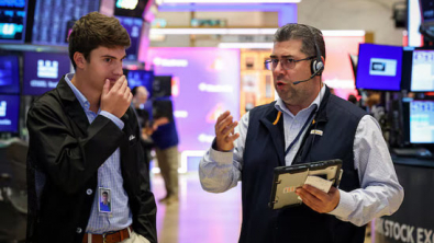 S&P 500, Nasdaq Rise on Cool Inflation, Bank Beats