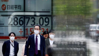 Asian Stocks Slide as Focus Turns to US Jobs