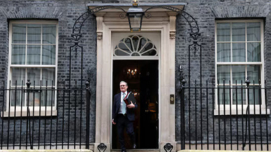 Sterling Strengthens on Easing Concerns over PM Starmer's Position