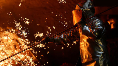 German Industrial Output Fall Points to Weak Quarter, Economists