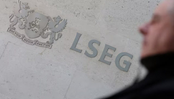 London's FTSE 100 Steadies after 4-Day Slide; Data Boosts Rate Cut Bets