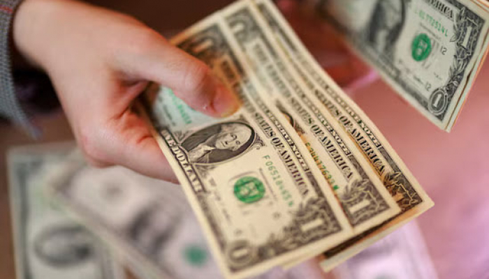 Dollar Hits 1-Week High on Mideast Risk, US Inflation
