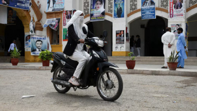 Soaring Costs, Fuel Shortage Fears Drive Pakistan to Electric Motorbikes
