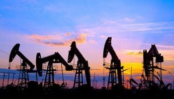 Oil Set for Heavy Weekly Loss as Tankers Exit Hormuz