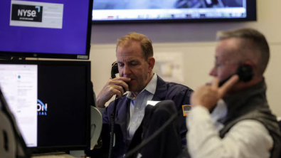 Wall St Ends with Modest Gains as Investors await Earnings, Data