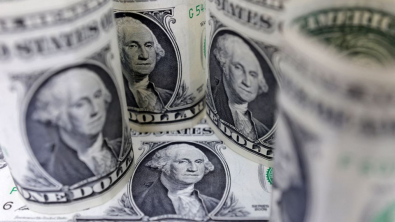 Dollar Firm as Fed Meeting and Growth Risks Hold Sway