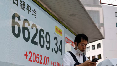 Nikkei Rally Shifts Gears as Investors Chase AI Darlings