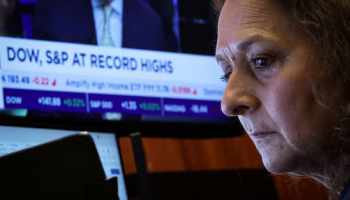 Dow Ends Higher after UnitedHealth Gains, other Indexes Slip on Rate Cut Uncertainty